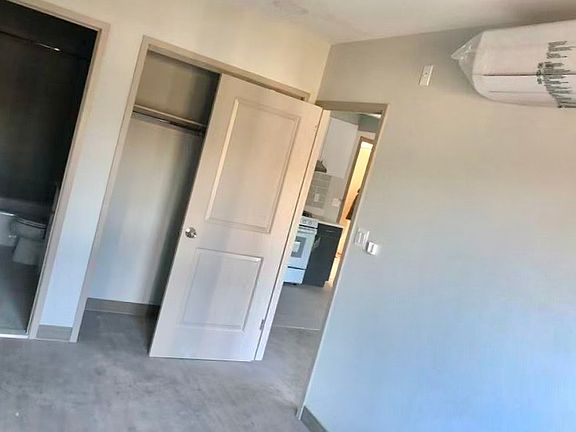 3rd image of 10852 Roosevelt Ave #4B