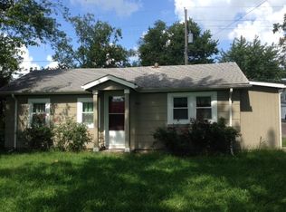 916 E Wea St, Paola, KS 66071