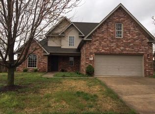 2390 N Hidden Creek Dr, Fayetteville, AR 72704