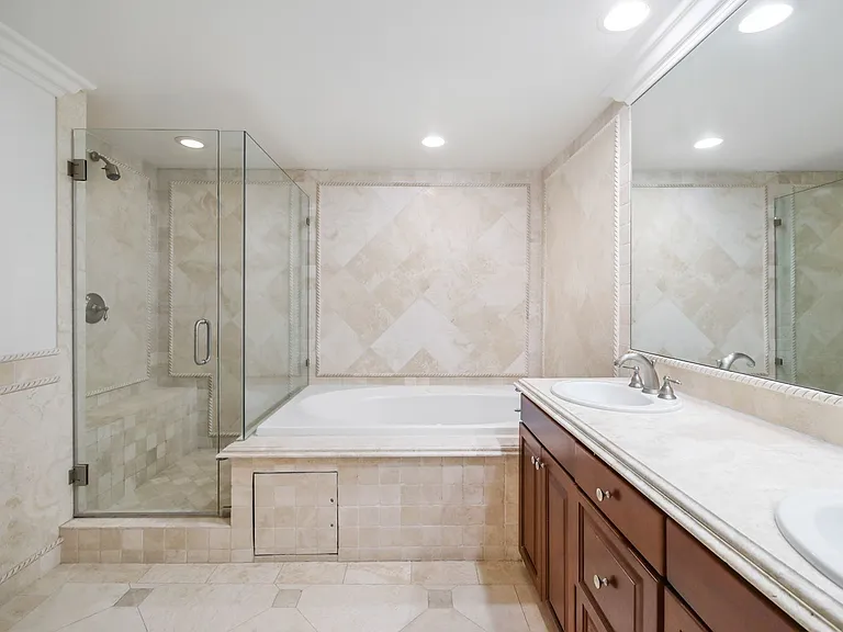 2306 Fox Hills Dr — Photo 24