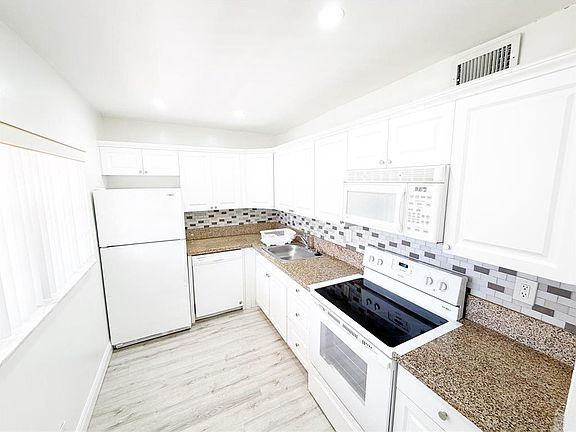 4th image of 2710 Riverside Drive #201-A