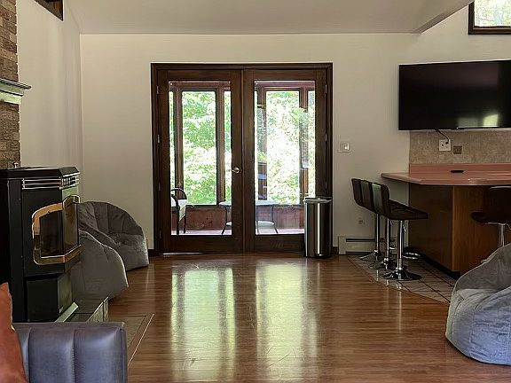 3rd image of 157 Old Forestburg Rd #1