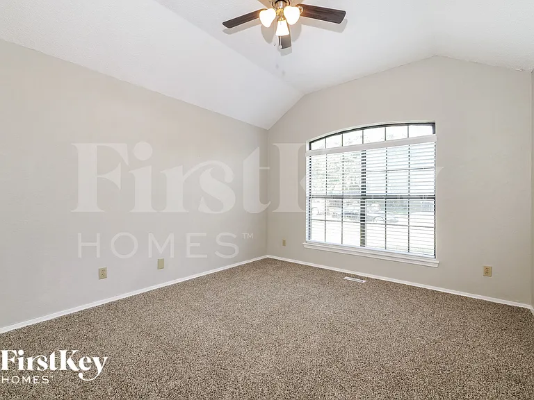 1008 Sennybridge Dr — Photo 16
