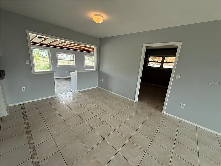 3236 Montclair Cir — Photo 5