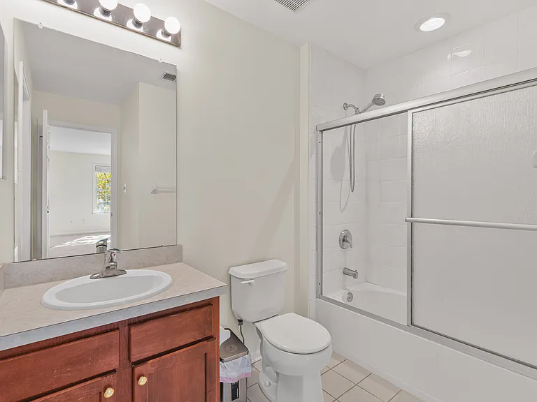 102 Burnet Cres #102 — Photo 40