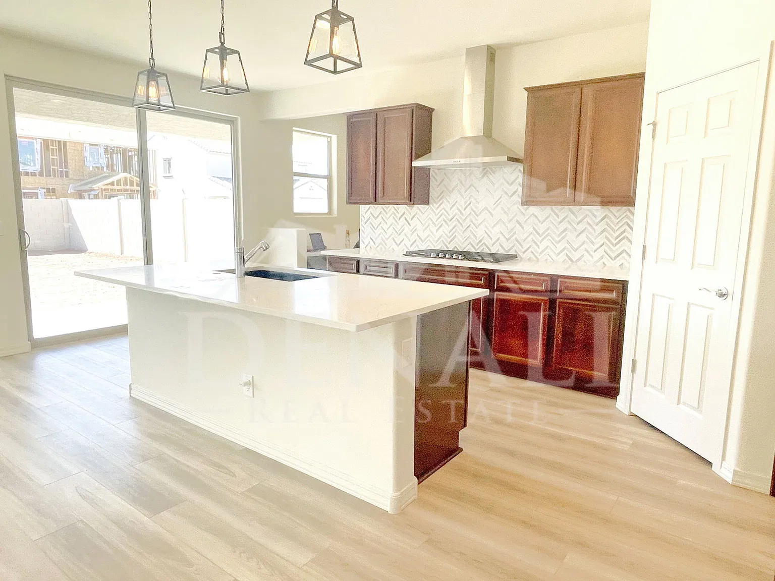 3 bed, 2.5 bath, 2446 sqft, $2,395 — Photo 4