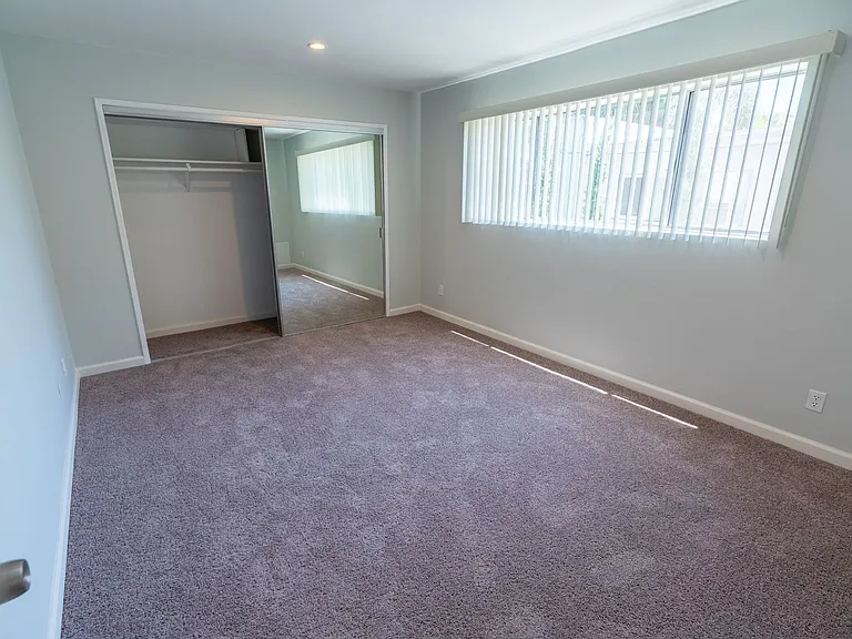 1635 North Martel Avenue — Photo 15