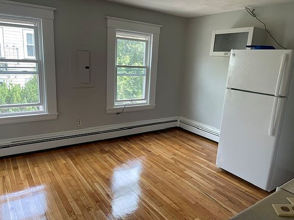 4th image of 12 Cottage St #Sec