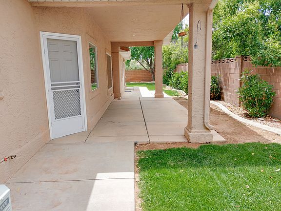 3rd image of 1569 E Tamarisk Dr