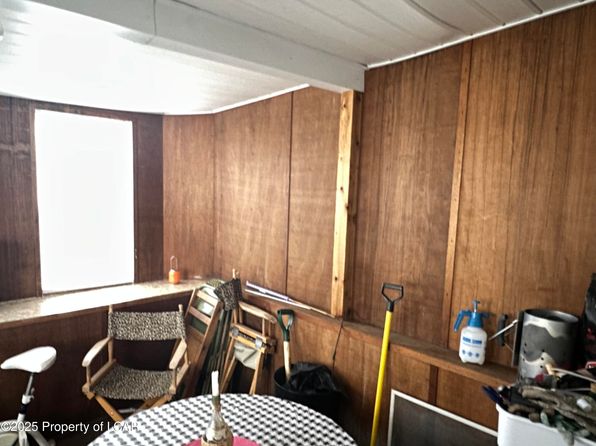 29 W Sherman St, McAdoo, PA 18237