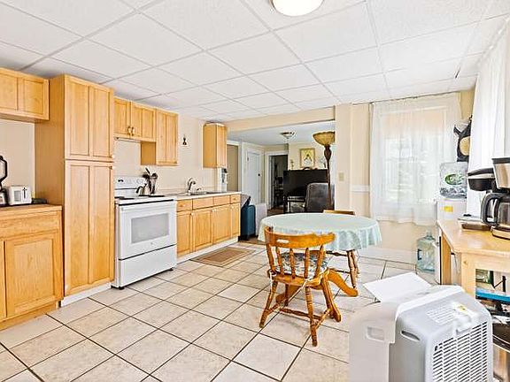 3rd image of 516 Riverside Dr #1