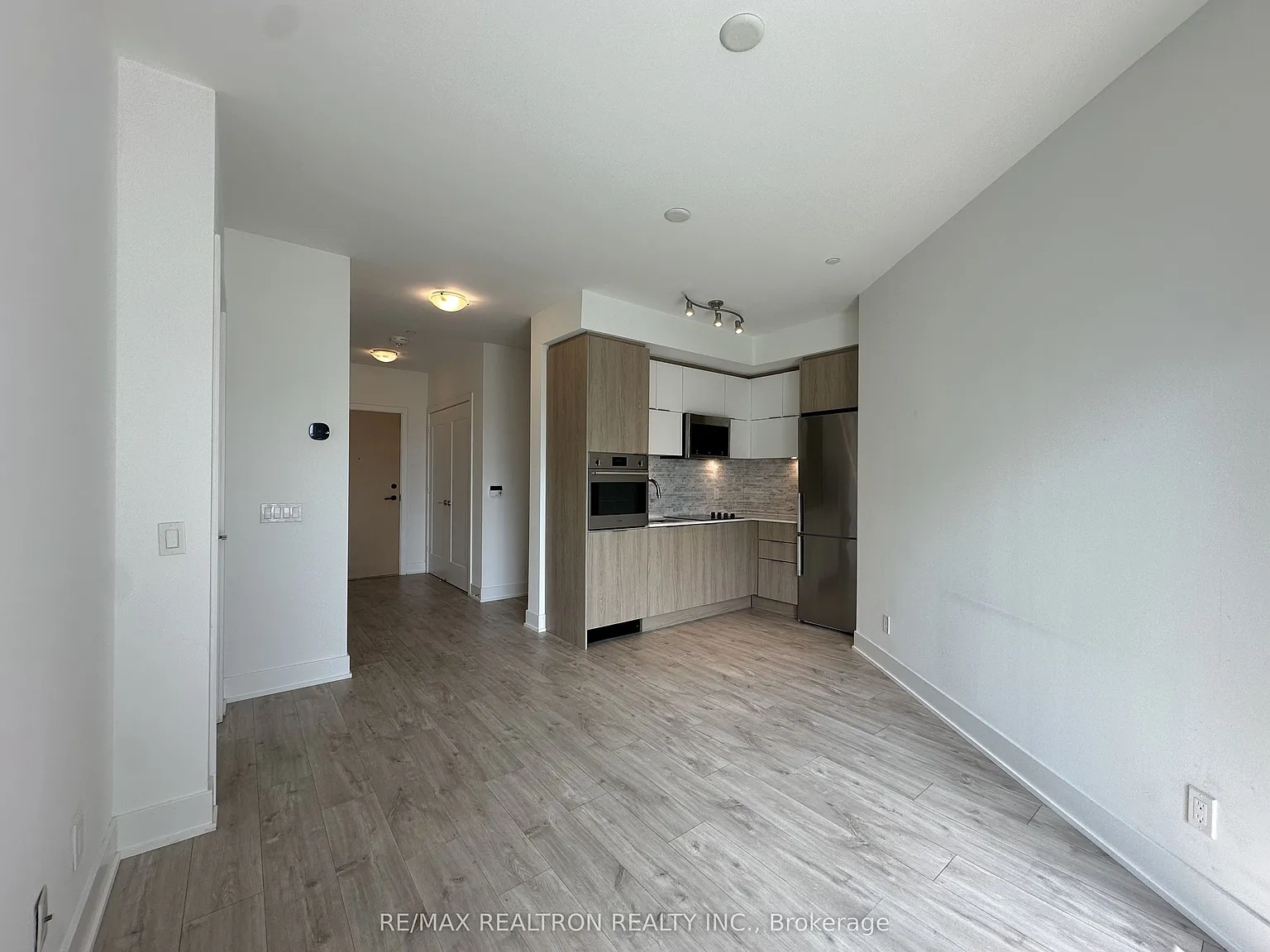 J. Davis House — Photo 4