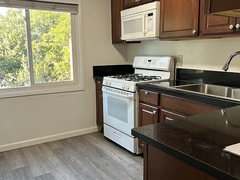 4232 Ethel Ave — Photo 6