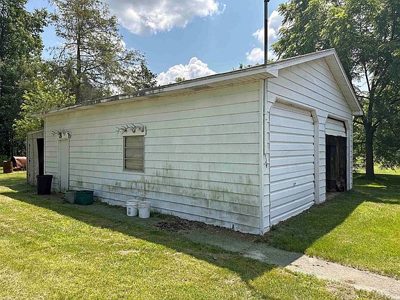 4th image of 15031 Corunna Rd