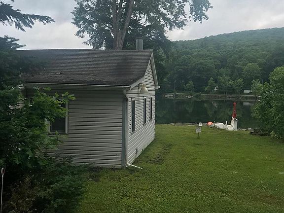 2nd image of 52 Silver Lake Spur