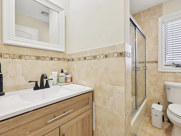 421 Lafayette Ave — Photo 6
