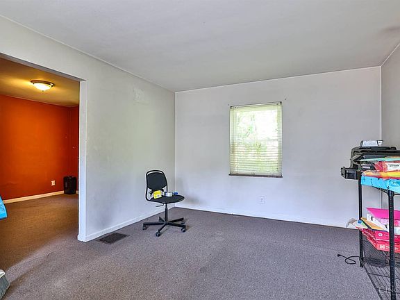 5th image of 113 Glenwood Ave
