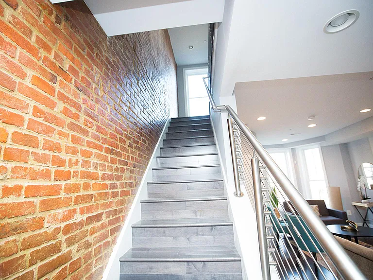 229 E St NE #1 — Photo 9