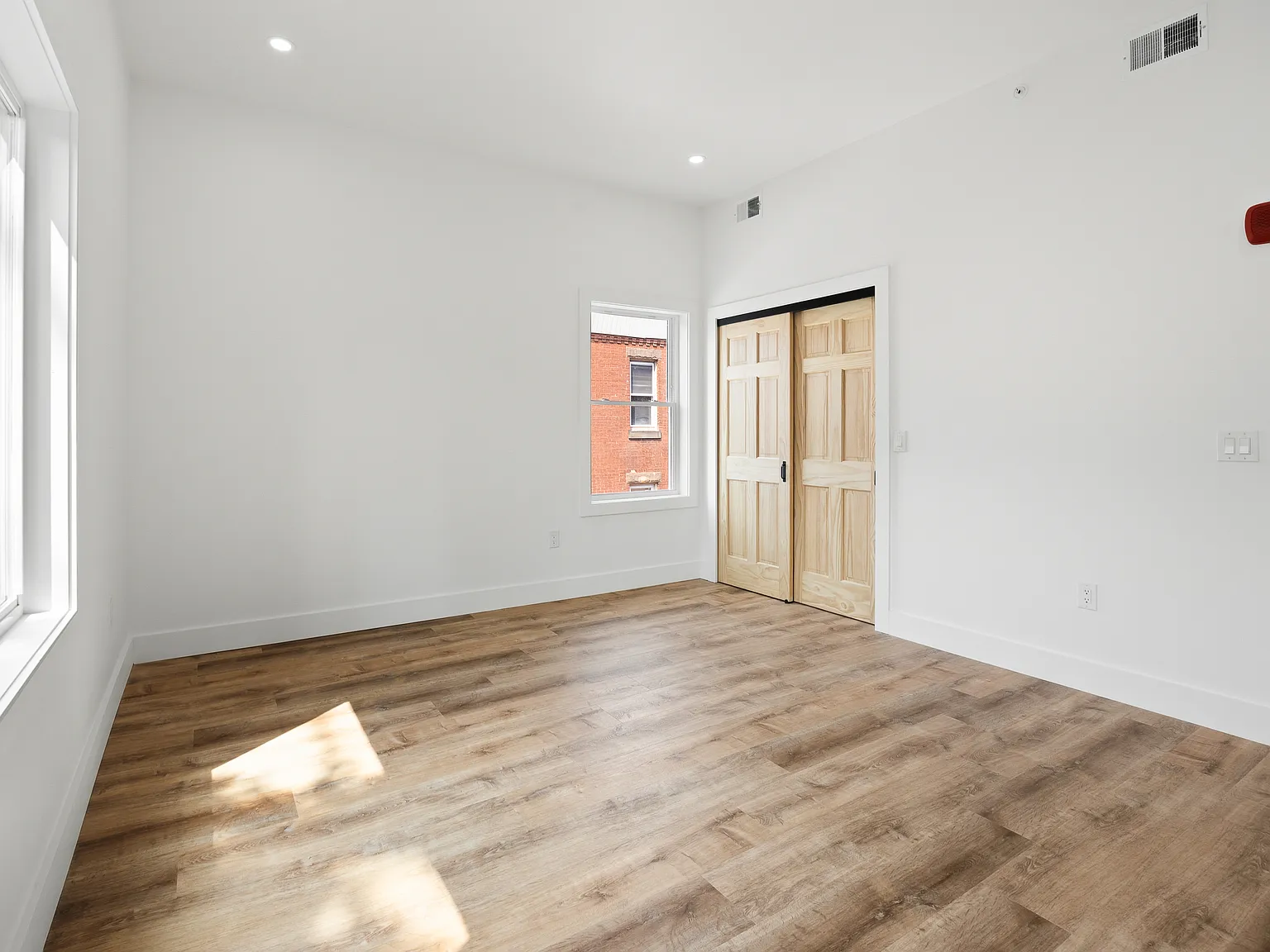 2 bed, 1300 sqft, $1,950 — Photo 3