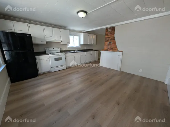 8 Marshall Ct Unit 2, Pittsfield, NH 03263