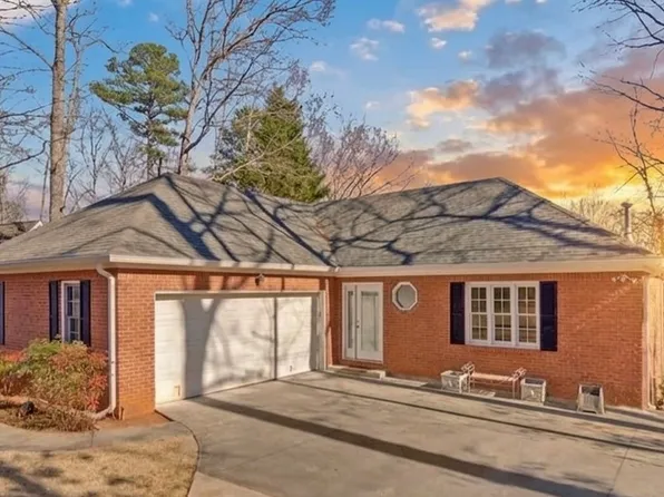 131 Sunrise Dr, Lavonia, GA 30553