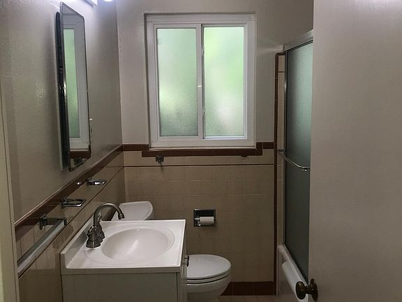 5th image of 385 Oak Grove Ave Unit 385