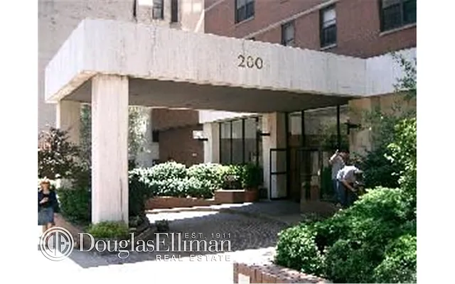 Rented by Douglas Elliman | media 20