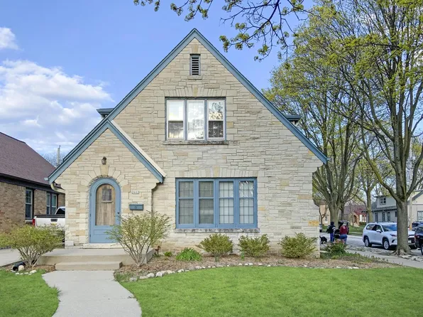 6920 West Clarke STREET, Wauwatosa, WI 53213