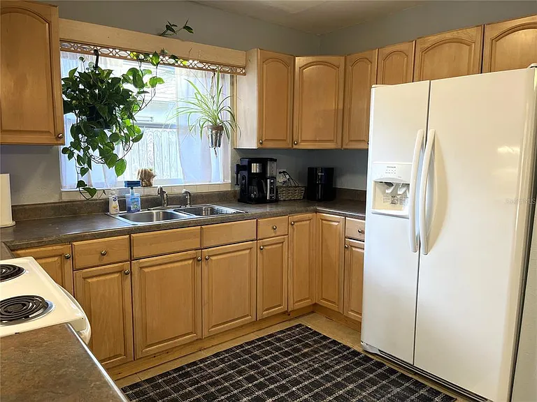 N Lotus Dr — Photo 9