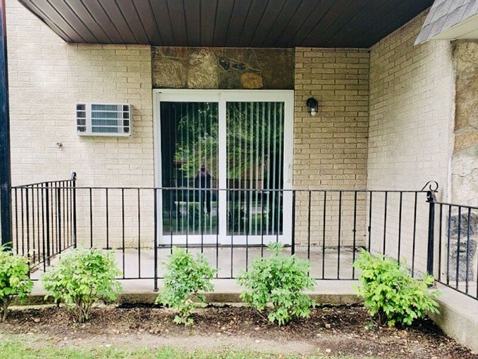 1st image of 197 Flintridge Dr APT 2