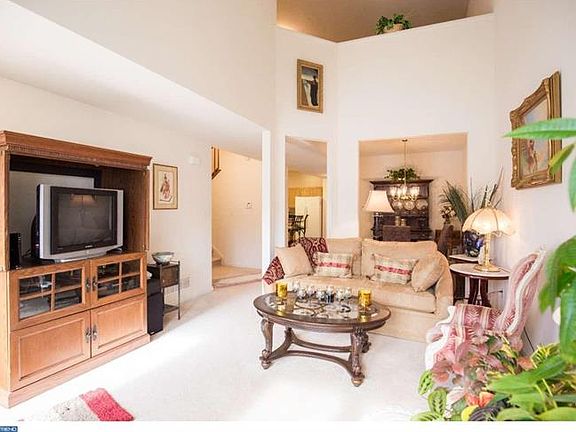 3rd image of 213 Gladstone Way