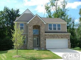 27003 Victoria Rd, Novi, MI 48374