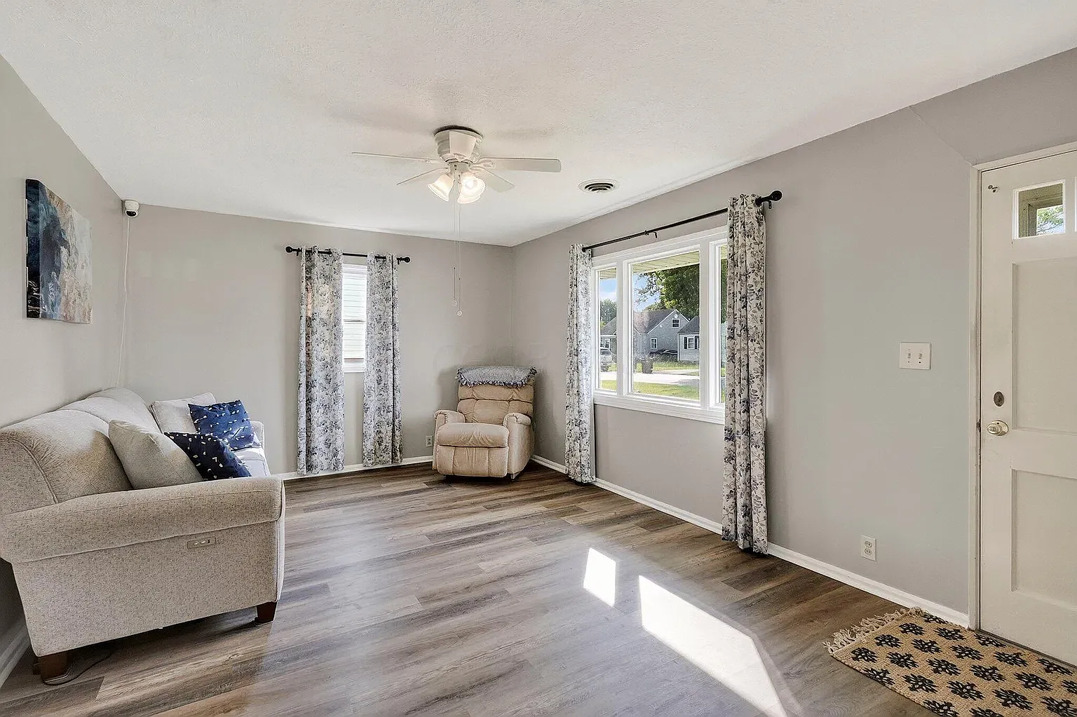 3 bed, 989 sqft, $1,700 — Photo 4
