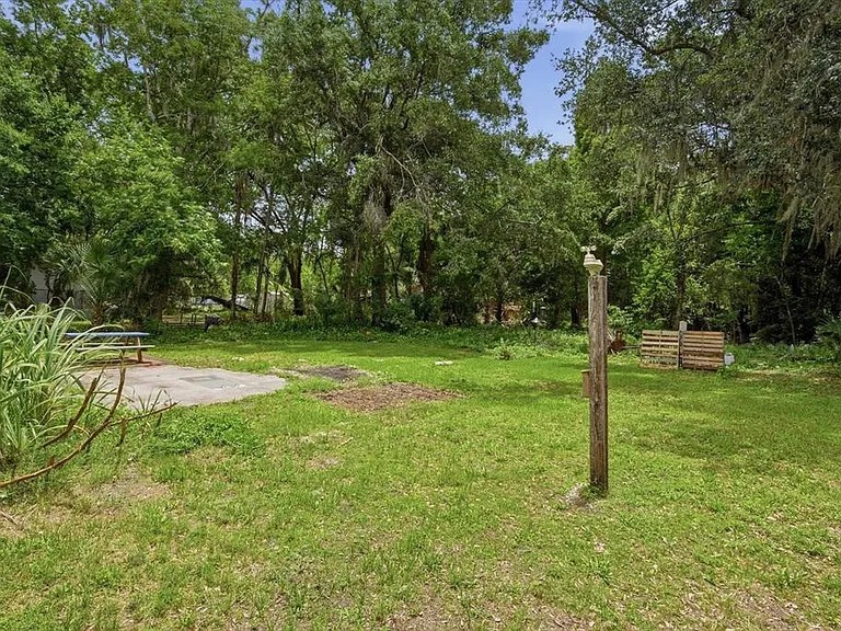 1001 E Reynolds St — Photo 15