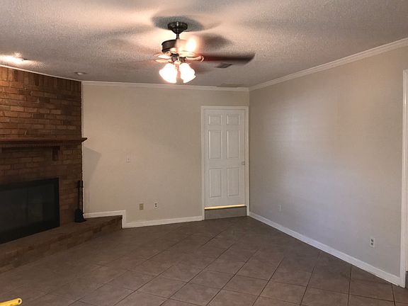 3rd image of 1004 Woodlore Cir