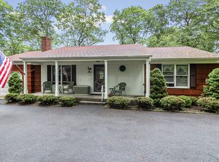 21 Cedar Ave, Setauket, NY 11733