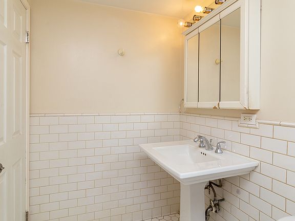 5th image of 420 S Kenilworth Ave APT 2