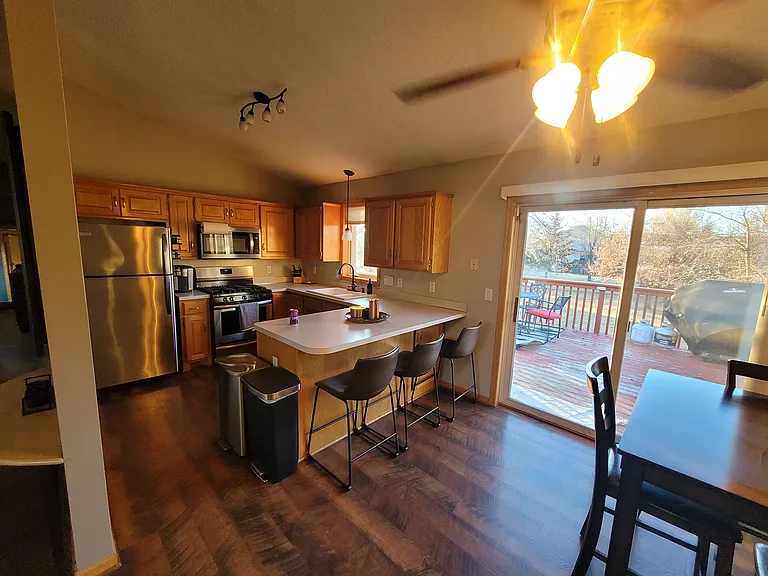9075 Farmstead Ave — Photo 2