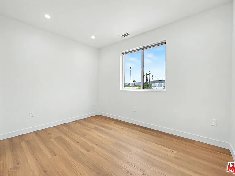 1907 S Corning St #1 — Photo 32