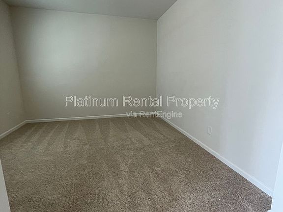 4th image of 74 Hampton Rdge Way