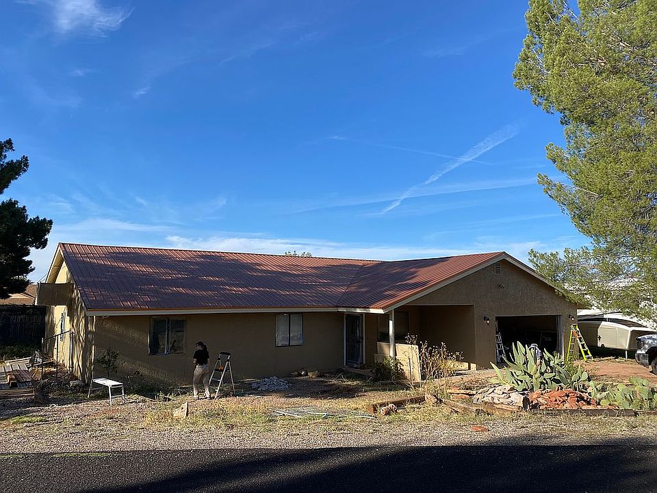 2nd image of 1092 E Meadowlark Ln