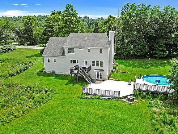5th image of 643 Ridgebury Road