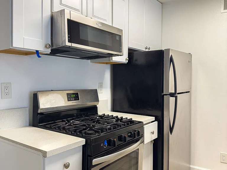Jordan Apartments — Photo 12
