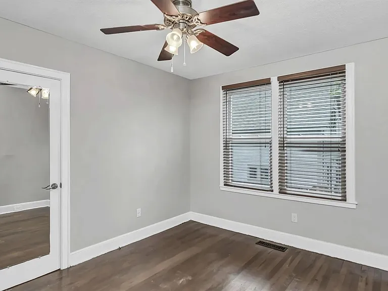 1013 Price Ave — Photo 24