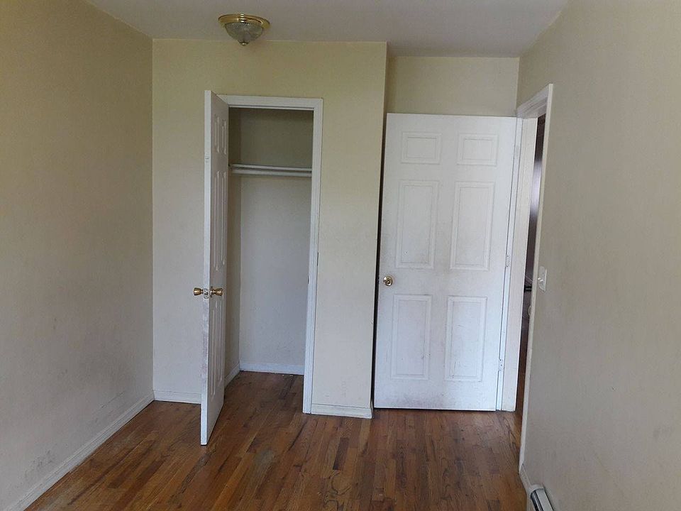 1st image of 2258A Pacific St APT 3