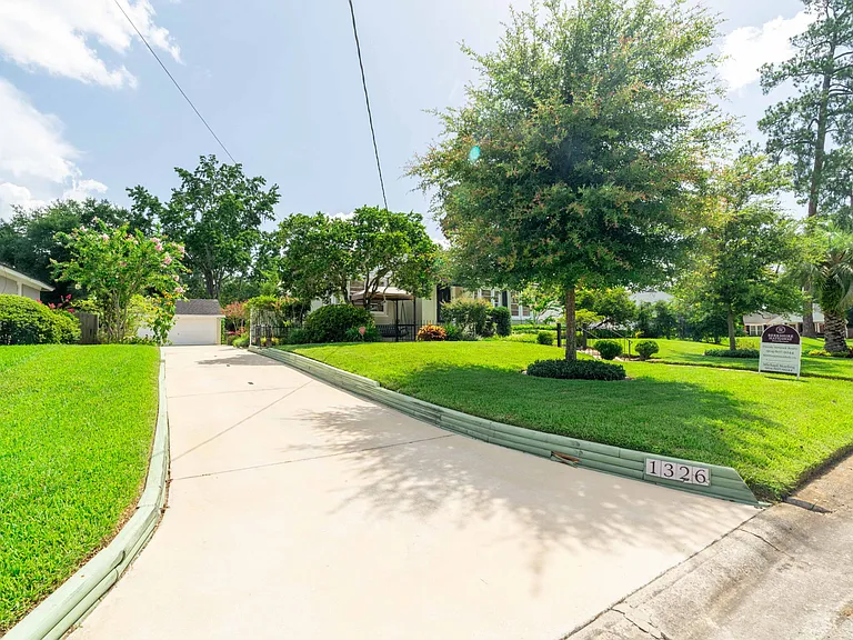 1326 Pinetree Rd — Photo 57