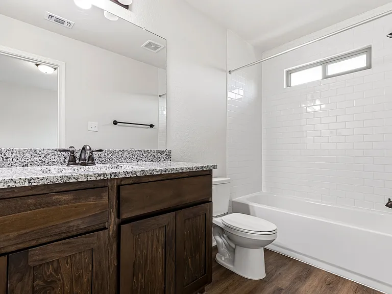 2503 Lynwood Bnd #101 — Photo 10