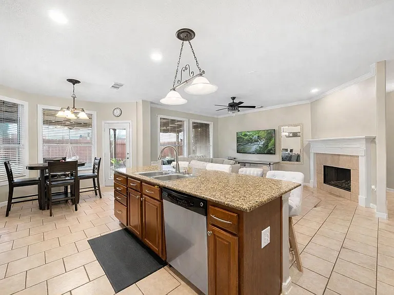 24647 Hampton Lakes Dr — Photo 9