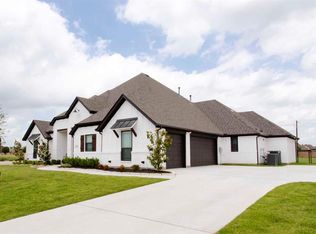 1402 Oliver Creek Ln, Justin, TX 76247