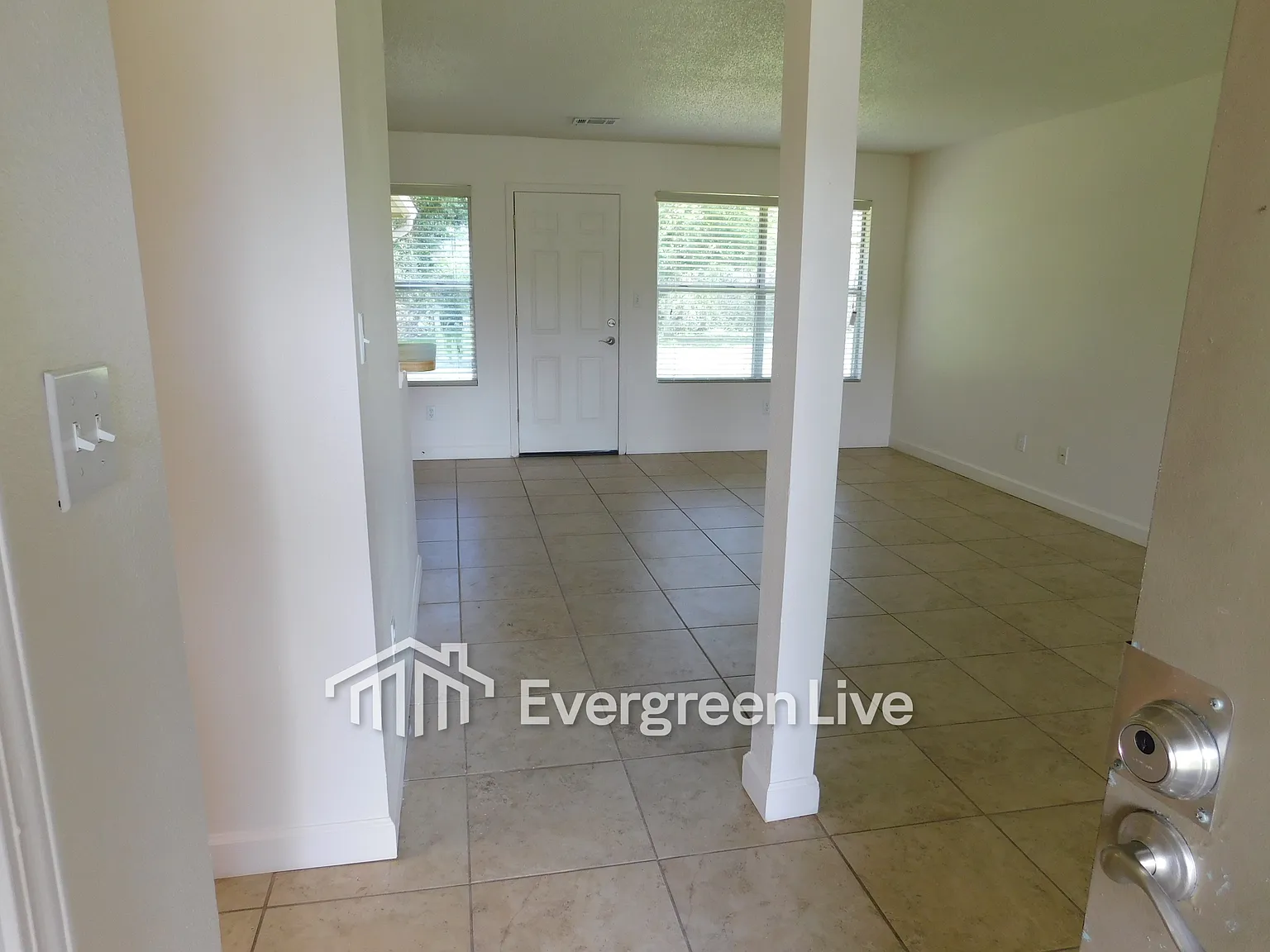 2 bed, 1.0 bath, 1476 sqft, $1,395 — Photo 3